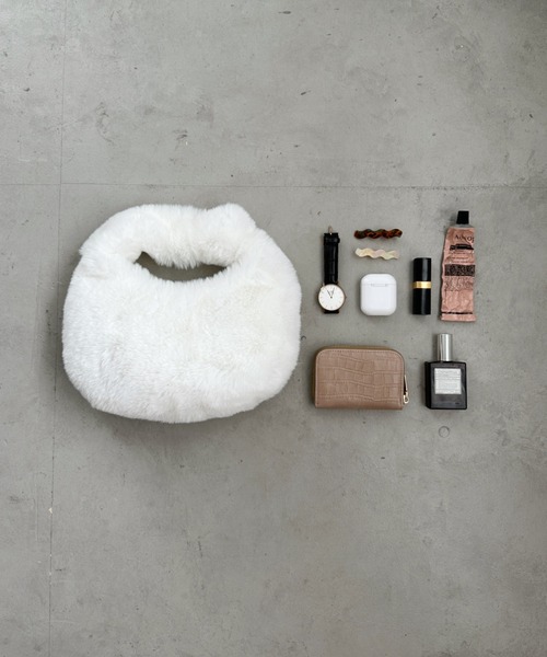 CLEA(クレア)の「ワンハンドルファーバッグ(ハンドバッグ・レディース・アイボリー/ブラック/ベージュ/マスタード・FREE)」の5枚目の写真