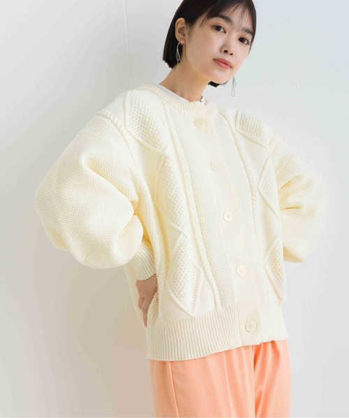 PICCIN(ピッチン)の「ケーブルニットカーディガン(ニット/セーター・レディース・グリーン/アイボリー/ピンク・M)」の2枚目の写真