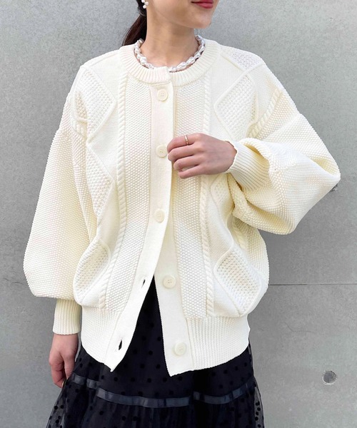 PICCIN(ピッチン)の「ケーブルニットカーディガン(ニット/セーター・レディース・グリーン/アイボリー/ピンク・M)」の8枚目の写真