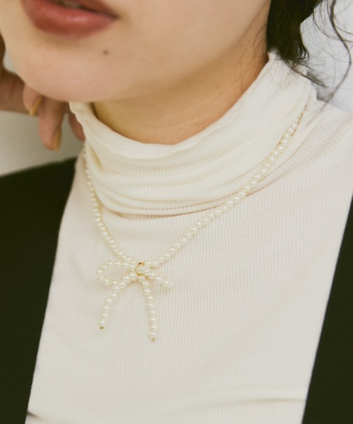Libra Cue(リブラ キュー)の「パールリボンネックレス(ネックレス・レディース・ブラック/ホワイト・FREE)」の2枚目の写真