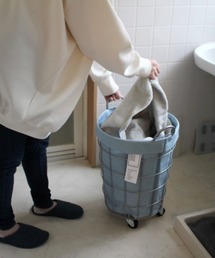 WIRE ARTS & PRO.（ワイヤーアーツアンドプロ）の「ブリッド デニム ランドリーバスケット 収納 / BRID DENIM LAUNDRY ROUND BASKET with CASTER［33L］（収納グッズ・メンズ）」