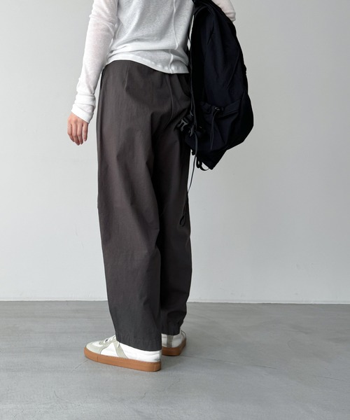 CANAL JEAN(キャナルジーン)の「arc コットンタックテーパードパンツ(その他パンツ・レディース・チャコールグレー/ブラック・ONE SIZE)」の20枚目の写真