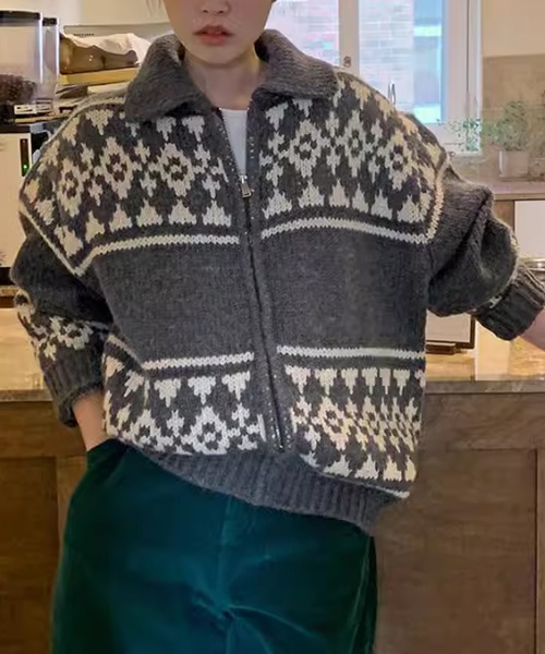 AO2（アオズ）の「Cowichan like knit / カウチン風ニットブルゾン（カーディガン/ボレロ・レディース・アイボリー/グレー・FREE）」の2枚目の写真