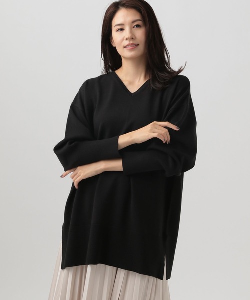 Elura(エルーラ)の「毛玉しらずVネックチュニック(ニット/セーター・レディース・ブラック/グリーン/チャコールグレー・LARGE/MEDIUM)」の1枚目の写真