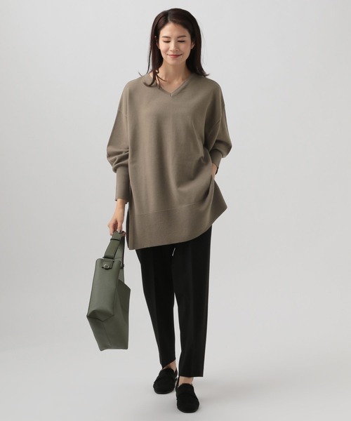 Elura(エルーラ)の「毛玉しらずVネックチュニック(ニット/セーター・レディース・ブラック/グリーン/チャコールグレー・LARGE/MEDIUM)」の7枚目の写真