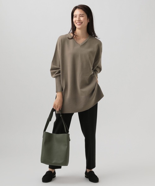 Elura(エルーラ)の「毛玉しらずVネックチュニック(ニット/セーター・レディース・ブラック/グリーン/チャコールグレー・LARGE/MEDIUM)」の8枚目の写真