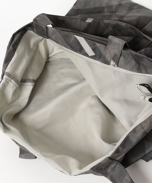 NANO universe(ナノユニバース)の「「GriffinHartland」別注総柄トートバッグ(トートバッグ・メンズ・カーキ/ブラック・FREE)」の14枚目の写真