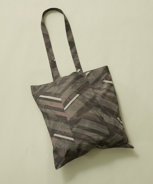 NANO universe(ナノユニバース)の「「GriffinHartland」別注総柄トートバッグ(トートバッグ・メンズ・カーキ/ブラック・FREE)」の4枚目の写真