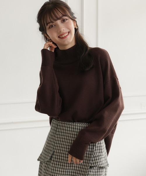 ASTORIA ODIER(アストリアオディール)の「アンゴラライクハイネックニット(ニット/セーター・レディース・ダークグリーン/レッド/ブラック/ライトグレー/ホワイト/ブラウン/グリーン/ミント/ラベンダー・MEDIUM)」の4枚目の写真