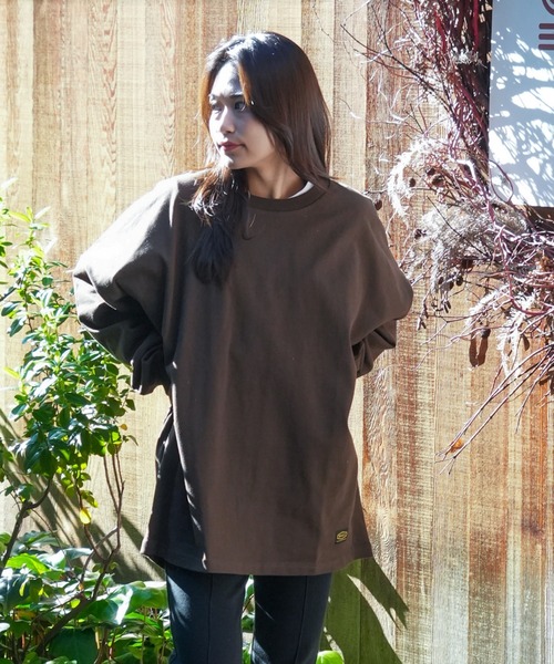 RVCA（ルーカ）の「RVCA メンズ  RECESSION LS TEE ロンＴ【2023年冬モデル】/ルーカワンポイントブランドロゴ無地クルーネックオーバーサイズロングTシャツ（Tシャツ/カットソー・メンズ・ホワイト/チョコ/ブラック/オリーブ・SMALL/MEDIUM/LARGE/X-LARGE）」の3枚目の写真