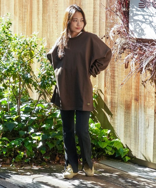 RVCA（ルーカ）の「RVCA メンズ  RECESSION LS TEE ロンＴ【2023年冬モデル】/ルーカワンポイントブランドロゴ無地クルーネックオーバーサイズロングTシャツ（Tシャツ/カットソー・メンズ・ホワイト/チョコ/ブラック/オリーブ・SMALL/MEDIUM/LARGE/X-LARGE）」の17枚目の写真