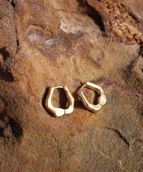 DRESSTERIOR（ドレステリア）の「◆TEN.（テン）シマ―ピアス（ピアス（両耳用）・レディース・ゴールド・00）」の4枚目の写真