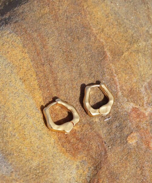 DRESSTERIOR（ドレステリア）の「◆TEN.（テン）シマ―ピアス（ピアス（両耳用）・レディース・ゴールド・00）」の5枚目の写真