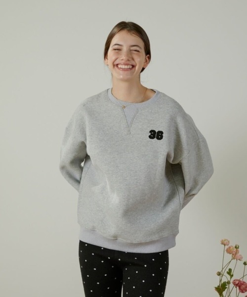 MIRO AMURETTE（ミロアミュレット）の「36 over sweat/ロゴ入りオーバースウェット（スウェット・レディース・グレー・FREE）」の2枚目の写真