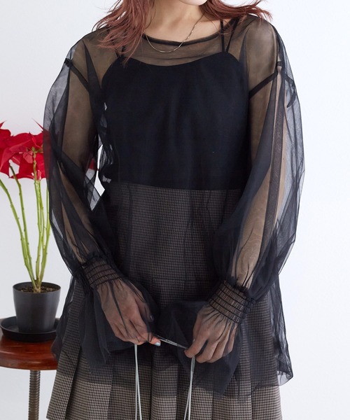 w closet（ダブルクローゼット）の「チュールボリュームプルオーバー（シャツ/ブラウス・レディース・ブラック/キナリ・FREE）」の2枚目の写真