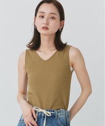 レディースのタンクトップ（グリーン・カーキ/緑色系）ファッション