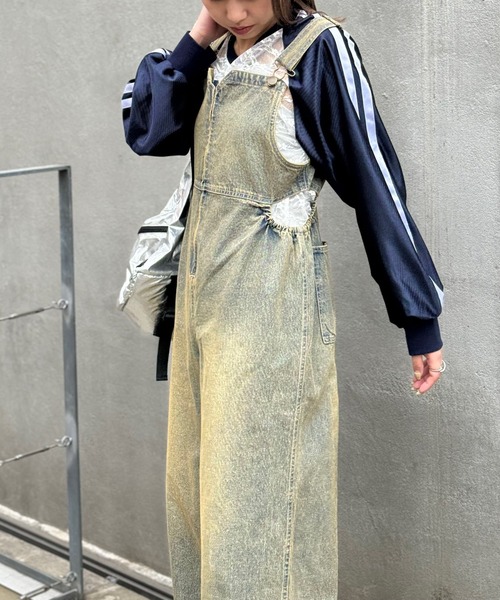 CIAOPANIC（チャオパニック）の「オーバーダイサイドカットアウトデニムサロペット（サロペット/オーバーオール・レディース・サックスブルー/パープル・SMALL/MEDIUM）」の4枚目の写真