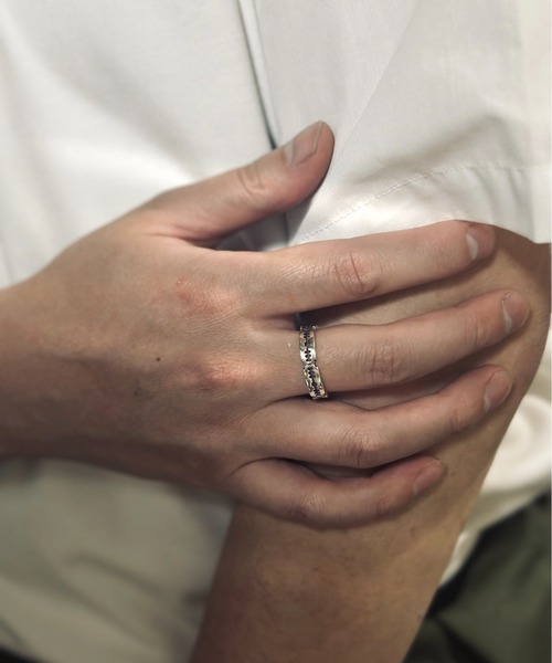 blatto(ブラット)の「【blatto 925silver】925シルバー デザイン リング bla-ring-f004 U(リング・メンズ・その他1/その他2/その他11/C/D/E/F/S/T/U/V/W/その他13/その他19/A/H/J/O/Q/X/Z/その他12/その他20/B/G/I/P/R/Y/その他14/その他15/その他16/その他17/K/M/シルバー系2/シルバー系4/L/N/シルバー系6/シルバー系7/シルバー系8/シルバー系9/シルバー系/シルバー系1/シルバー系3/シルバー系5/その他10/その他3/その他6/その他7/その他8/その他9/その他21/その他22/その他23/その他24/その他25/その他26/その他27/その他28/その他29/その他30/その他31/その他5/その他4/シルバー系その他/その他34/その他32/その他33・FREE)」の7枚目の写真