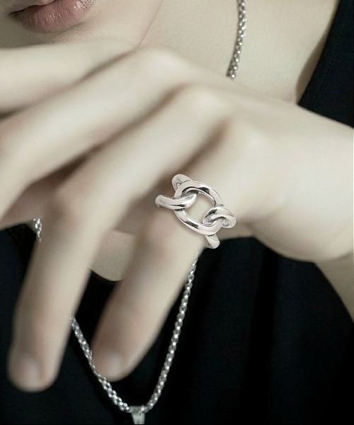 blatto(ブラット)の「【blatto 925silver】925シルバー デザイン リング bla-ring-f004 U(リング・メンズ・その他1/その他2/その他11/C/D/E/F/S/T/U/V/W/その他13/その他19/A/H/J/O/Q/X/Z/その他12/その他20/B/G/I/P/R/Y/その他14/その他15/その他16/その他17/K/M/シルバー系2/シルバー系4/L/N/シルバー系6/シルバー系7/シルバー系8/シルバー系9/シルバー系/シルバー系1/シルバー系3/シルバー系5/その他10/その他3/その他6/その他7/その他8/その他9/その他21/その他22/その他23/その他24/その他25/その他26/その他27/その他28/その他29/その他30/その他31/その他5/その他4/シルバー系その他/その他34/その他32/その他33・FREE)」の16枚目の写真