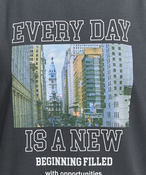 +81BRANCA(ハチイチブランカ)の「【別注】<+81BRANCA>ロールアップ フォトTシャツ(Tシャツ/カットソー・レディース・オフホワイト/ブラック・FREE)」の20枚目の写真