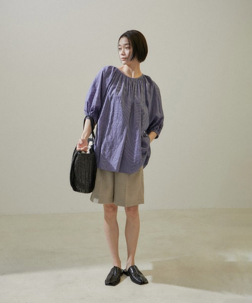 SALON adam et rope'(サロン アダム エ ロペ)の「【WEB限定】バックオープンカットジャガードチュニックブラウス(シャツ/ブラウス・レディース・ブラック/オフホワイト/ブルー系その他4・FREE)」の6枚目の写真