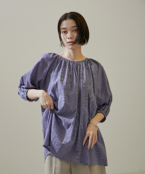 SALON adam et rope'(サロン アダム エ ロペ)の「【WEB限定】バックオープンカットジャガードチュニックブラウス(シャツ/ブラウス・レディース・ブラック/オフホワイト/ブルー系その他4・FREE)」の15枚目の写真