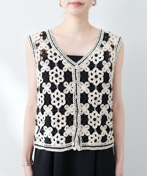 natural couture（ナチュラルクチュール）の「かぎ針編みベスト（ベスト・レディース・オフホワイト/ブラック・FREE）」の17枚目の写真
