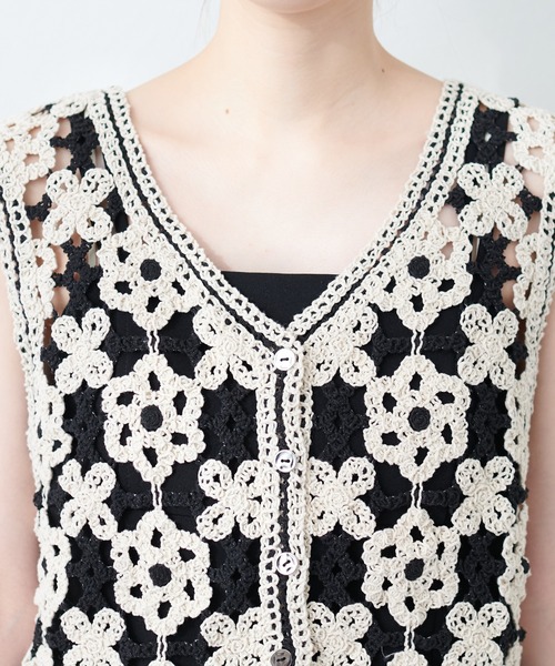 natural couture（ナチュラルクチュール）の「かぎ針編みベスト（ベスト・レディース・オフホワイト/ブラック・FREE）」の20枚目の写真