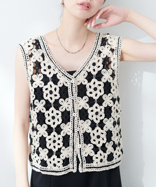 natural couture（ナチュラルクチュール）の「かぎ針編みベスト（ベスト・レディース・オフホワイト/ブラック・FREE）」の4枚目の写真