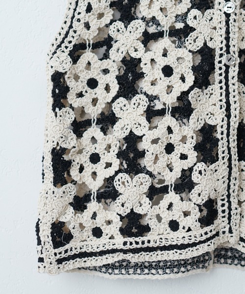 natural couture（ナチュラルクチュール）の「かぎ針編みベスト（ベスト・レディース・オフホワイト/ブラック・FREE）」の7枚目の写真