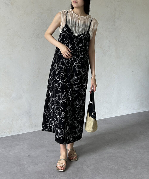 Thevon（ゼボン）の「ニュアンス柄キャミワンピース（ワンピース・レディース・オフホワイト/ブラック/オリーブ・FREE）」の2枚目の写真