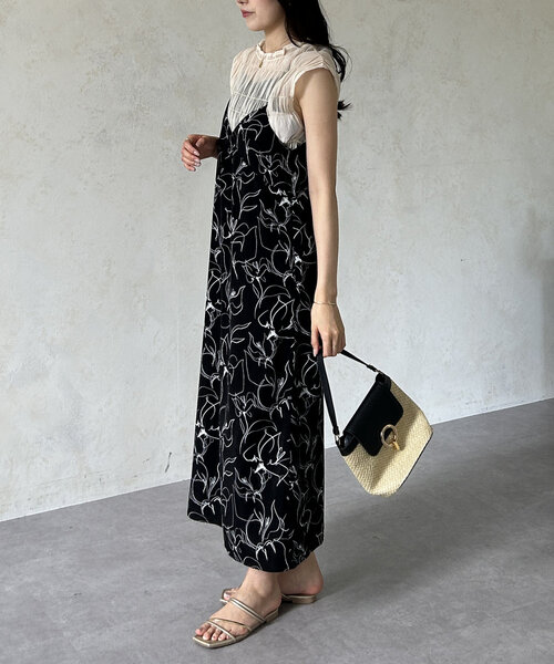 Thevon（ゼボン）の「ニュアンス柄キャミワンピース（ワンピース・レディース・オフホワイト/ブラック/オリーブ・FREE）」の13枚目の写真