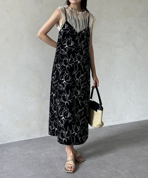 Thevon（ゼボン）の「ニュアンス柄キャミワンピース（ワンピース・レディース・オフホワイト/ブラック/オリーブ・FREE）」の16枚目の写真