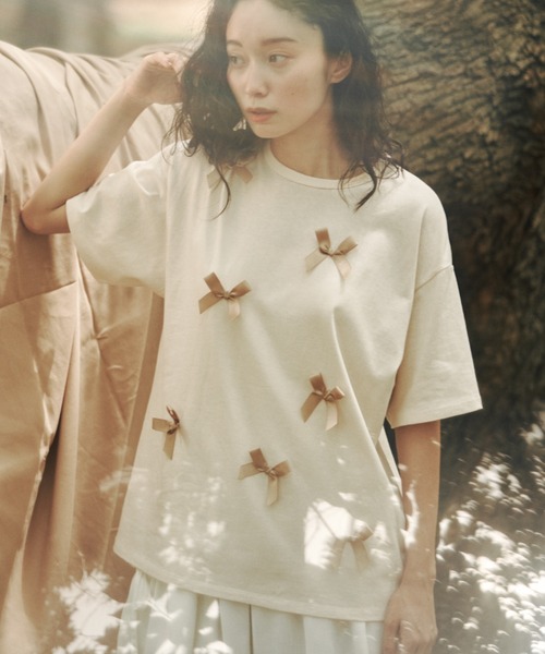 moi tytto(モイテュット)の「オーバーサイズリボンTシャツ(Tシャツ/カットソー・レディース・ブラック/ベージュ/ナチュラル・FREE)」の2枚目の写真