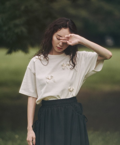 moi tytto(モイテュット)の「オーバーサイズリボンTシャツ(Tシャツ/カットソー・レディース・ブラック/ベージュ/ナチュラル・FREE)」の3枚目の写真