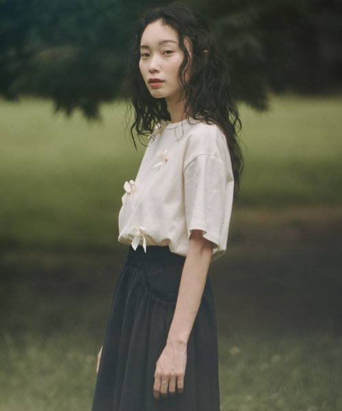 moi tytto(モイテュット)の「オーバーサイズリボンTシャツ(Tシャツ/カットソー・レディース・ブラック/ベージュ/ナチュラル・FREE)」の4枚目の写真