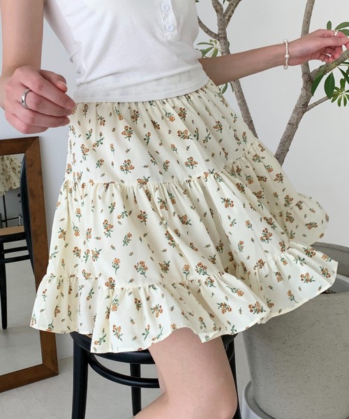 Teem Store(チームストア)の「フラワー 花柄ミニ ティアードスカート(スカート・レディース・アイボリー/ブラック・S/L/M)」の1枚目の写真