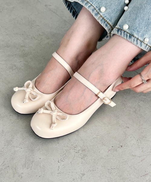 Loueme(ルエム)の「ストラップヒールバレエパンプス(パンプス・レディース・アイボリー/ピンク・23.5cm/24.5cm)」の6枚目の写真