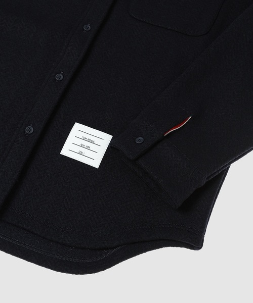 THOM BROWNE（トムブラウン）の「OVERSIZED BUTTON DOWN SHIRT IN BOILED COTTON WOOL HERRINGBONE（シャツ/ブラウス・メンズ・ネイビー・1/2）」の6枚目の写真