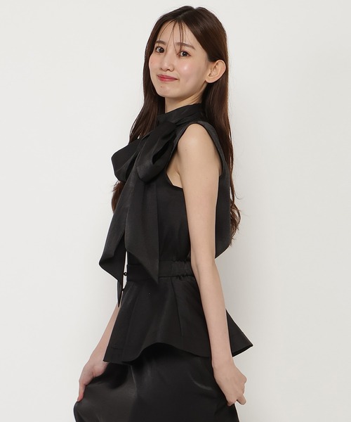 REDYAZEL（レディアゼル）の「【セットアップ可能】ボウタイノースリブラウス（シャツ/ブラウス・レディース・ブラウン/ベージュ/ブラック・FREE）」の7枚目の写真