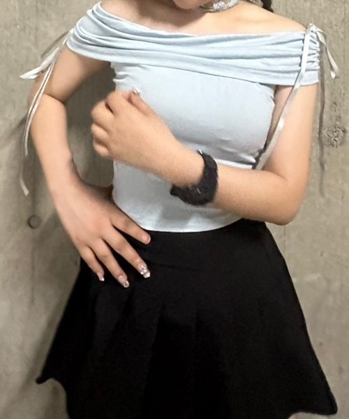 .KOM(ドットコム)の「A'GEM/9 × .kom 『.KOM/ドットケーオーエム』 リボンオフショルダートップ(Tシャツ/カットソー・レディース・グリーン/ブルー・FREE)」の11枚目の写真