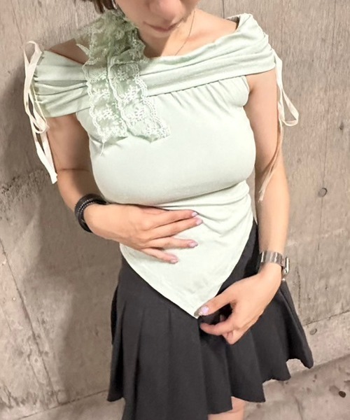 tシャツ A'GEM/9 × .kom 「.KOM/ドットケーオーエム」 リボンオフショルダートップ レディース A'GEM/9 × .kom 『.KOM/ドットケーオーエム』 リボンオフ