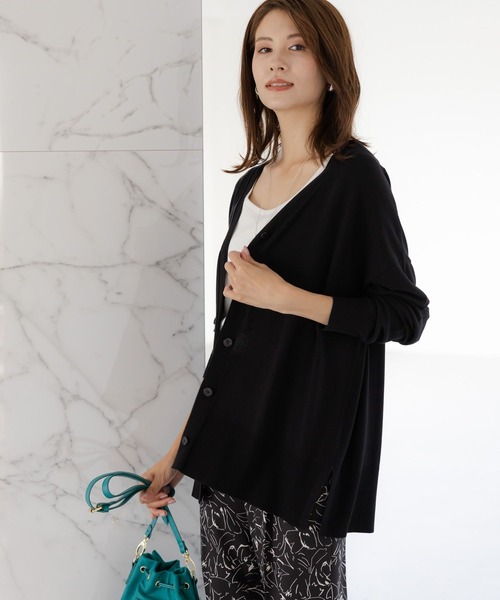 Elura（エルーラ）の「ひやっとタッチニットカーディガン/133604（カーディガン/ボレロ・レディース・ブルー/ブラック/ライトベージュ・FREE）」の21枚目の写真