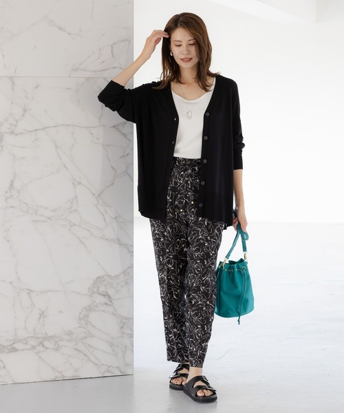 Elura（エルーラ）の「ひやっとタッチニットカーディガン/133604（カーディガン/ボレロ・レディース・ブルー/ブラック/ライトベージュ・FREE）」の19枚目の写真