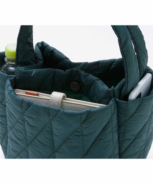 IEDIT（イディット）の「Ｙ’ＳＡＣＣＳ　ｖｏｕｓ　ｅｔ×ＩＥＤＩＴ　ふかふかパデッドキルティングのミニトート〈グリーン〉（トートバッグ・レディース・グリーン・ONE SIZE）」の5枚目の写真