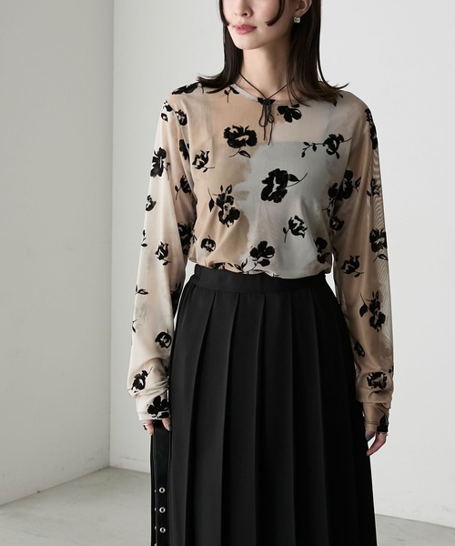 forksy.(フォルクシー)の「【forksy.】フロッキー花柄プリントプルオーバー(Tシャツ/カットソー・レディース・ベージュ/ブラウン/グレー・FREE)」の10枚目の写真