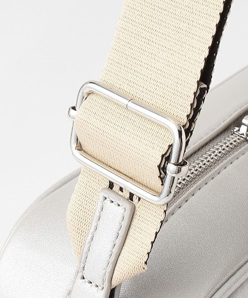LOVETOXIC（ラブトキシック）の「エンボスショルダーバッグ（バックパック/リュック・キッズ・ブラック/シルバー/オフホワイト・FREE）」の9枚目の写真
