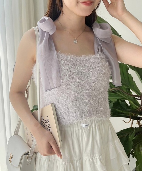 one after another NICE CLAUP（ワンアフターアナザーナイスクラップ）の「肩リボンチュールフェザービスチェ【セットで着れるカーディガンあり】（キャミソール・レディース・ラベンダー/ブラウン/アイボリー/チャコールグレー・FREE）」の4枚目の写真