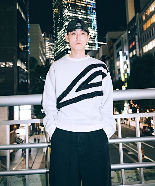 UMBRO(アンブロ)の「UMBRO/アンブロ SP BIG LOGO Knit pullover/別注 ビッグロゴ ニットプルオーバー(ニット/セーター・メンズ・ブラック/オフホワイト/ネイビー・MEDIUM/LARGE/X-LARGE)」の9枚目の写真