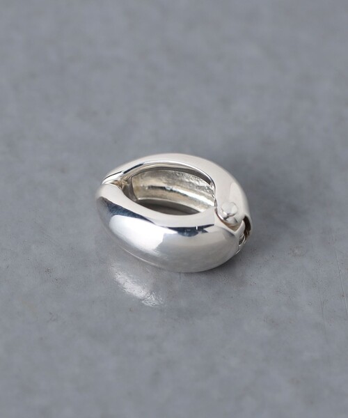 UNITED ARROWS（ユナイテッドアローズ）の「SILVER925 ティアドロップ イヤリング（イヤリング・レディース・シルバー・FREE）」の4枚目の写真